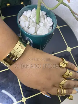 Jewelry Is a Beauty of a Woman