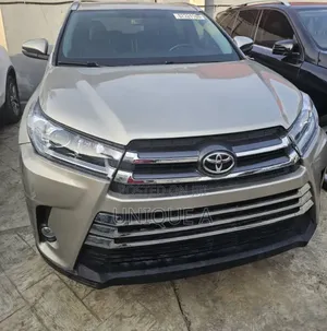 Toyota Highlander Limited 4dr SUV AWD (3.5L 6cyl 6A) 2015 Gold