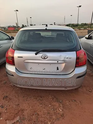 Toyota Corolla Liftback 2004 Silver