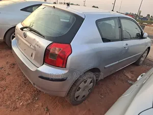Toyota Corolla Liftback 2004 Silver