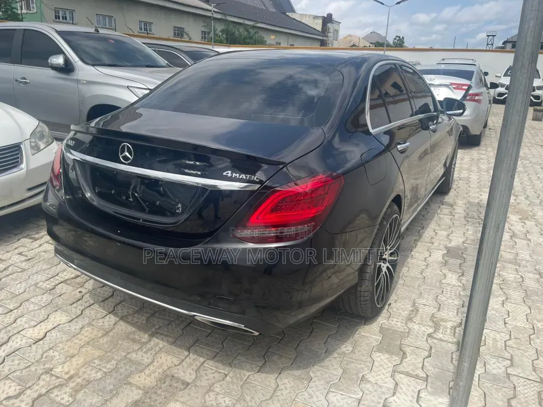 Mercedes-Benz C300 2019 Black