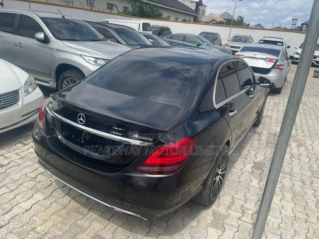Mercedes-Benz C300 2019 Black