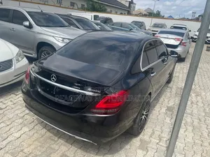 Mercedes-Benz C300 2019 Black
