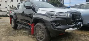 New Toyota Hilux 2025 Black