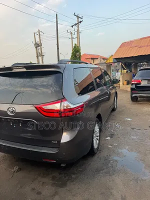 Toyota Sienna 2015 Gray