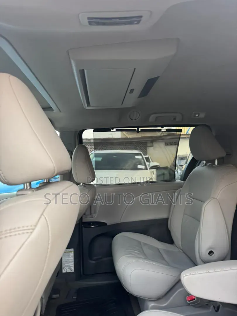 Toyota Sienna 2015 Gray