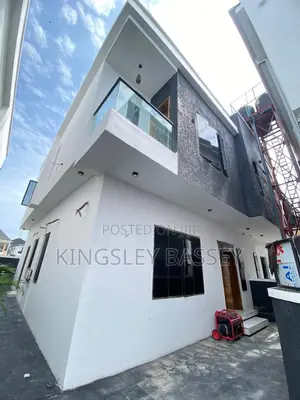 4bdrm Duplex in Orchid Road, Chevron for sale