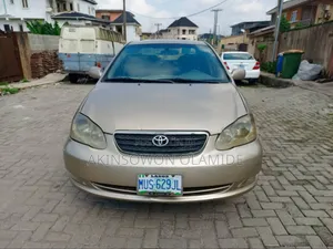 Toyota Corolla CE 2005 Gold