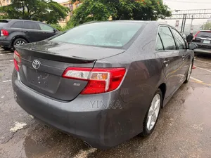 Toyota Camry SE 4dr Sedan (2.5L 4cyl 6A) 2014 Gray