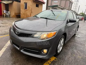 Toyota Camry SE 4dr Sedan (2.5L 4cyl 6A) 2014 Gray