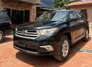 Toyota Highlander SE 2012 Black