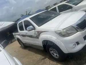 Toyota Hilux 2012 White