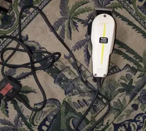 Wahl Super Taper Clipper + 4 Guard Combs Included