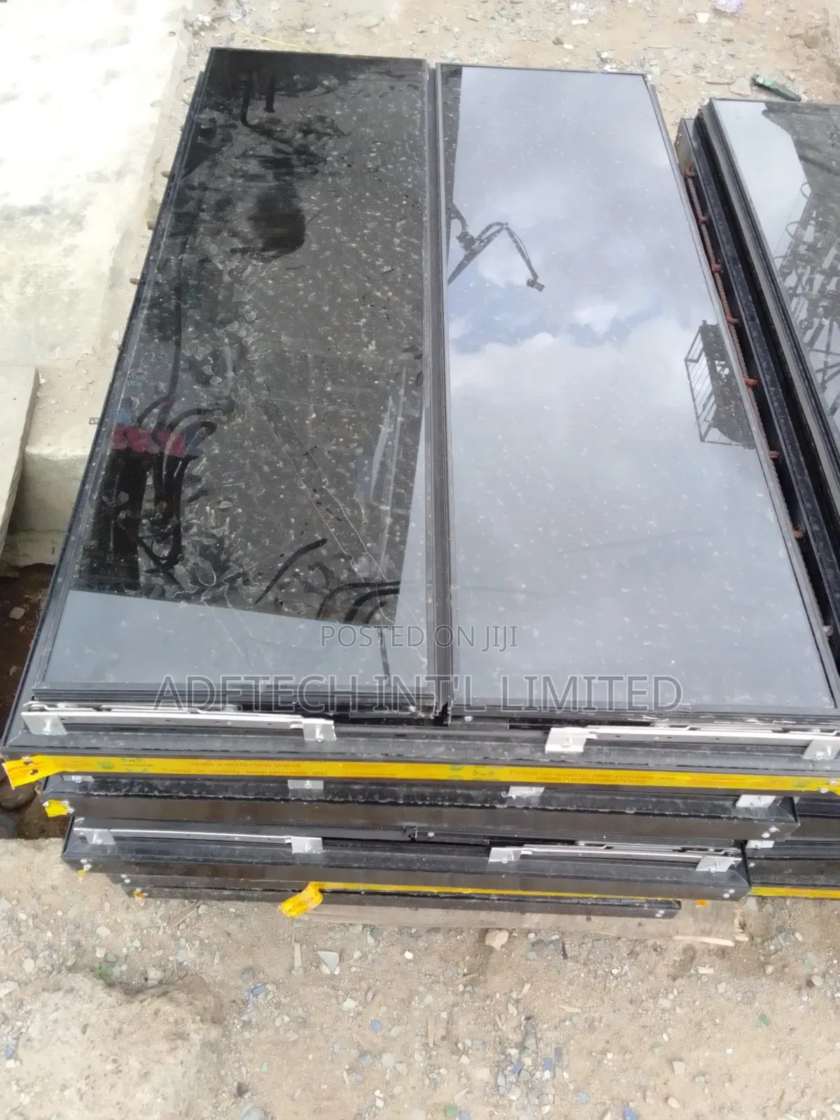 Productive Aluminium Frameless Window