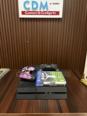 Uk Used Playstation 4 Big 2 Controllers 2 Games