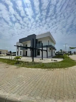 5bdrm Apartment in Lekki Phase 2 for rent