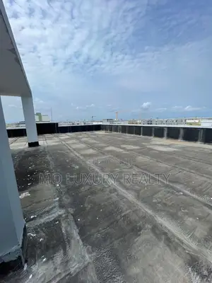 5bdrm Apartment in Lekki Phase 2 for rent