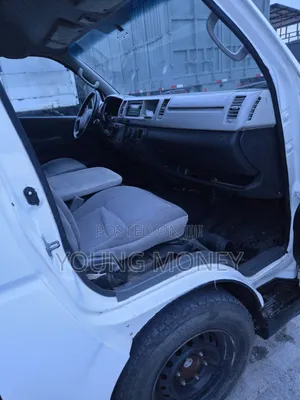 Toyota HiAce 2013 White