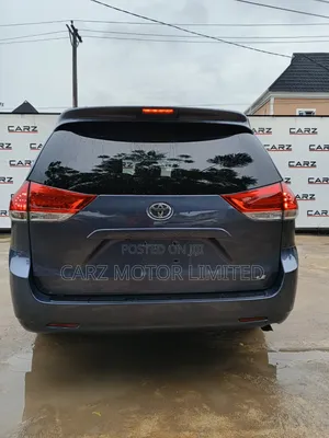 Toyota Sienna L 7-Passenger 4dr Minivan (3.5L 6cyl 6A) 2014 Blue
