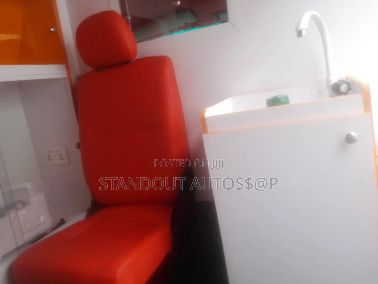 Toyota HiAce 2018 White