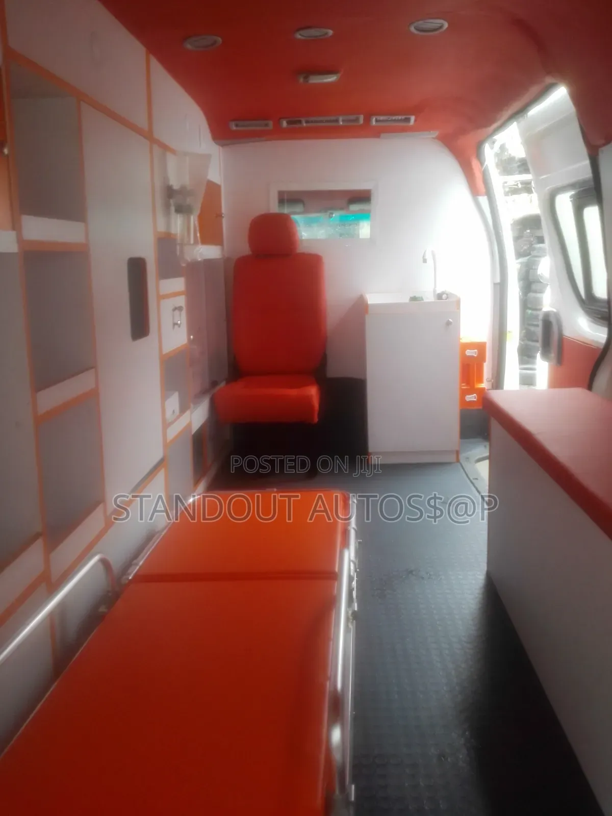 Toyota HiAce 2018 White