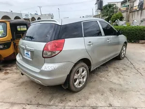 Toyota Matrix XR Hatchback FWD (1.8L 4cyl 4A) 2004 Silver
