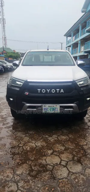 Toyota Hilux 2019 White