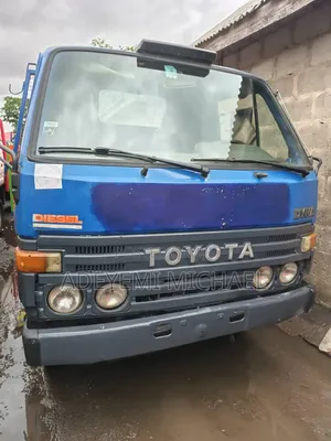 Toyota Dyna 250 Petrol Engine 6 Tire 1999 Blue