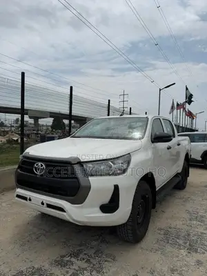 New Toyota Hilux 2025 White