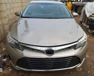 Toyota Avalon Touring FWD Sedan (3.6L 6cyl 6A) 2016 Gold