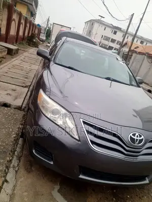 Toyota Camry LE 4dr Sedan (2.5L 4cyl 6AM) 2010 Gray