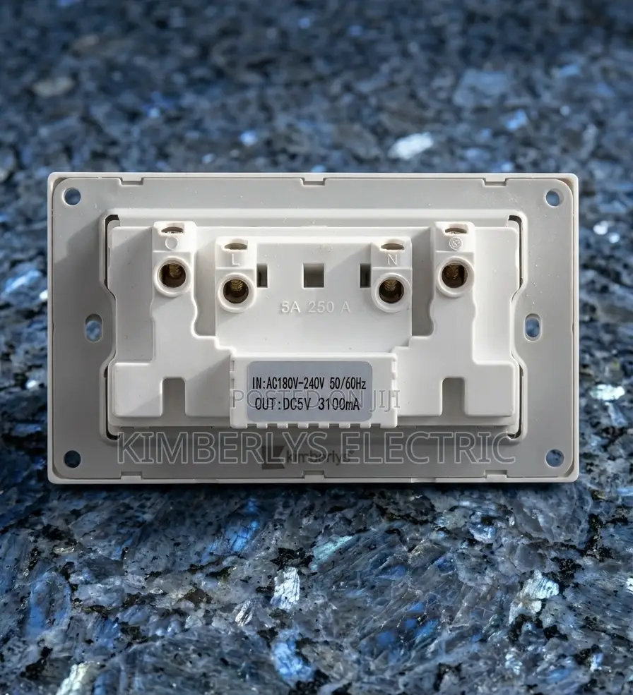 Kimberlys White Plastic 3 Pin 13a Double Socket With Type-C Usb
