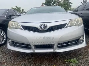 Toyota Camry SE 4dr Sedan (2.5L 4cyl 6A) 2013 Silver