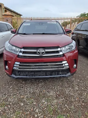 Toyota Highlander SE 4x4 V6 (3.5L 6cyl 8A) 2017 Burgundy