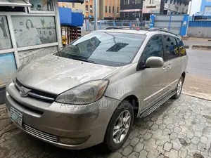 Toyota Sienna XLE Limited AWD 2005 Gold