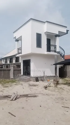 5bdrm Duplex in Jide Taiwo And Co, Warri for sale