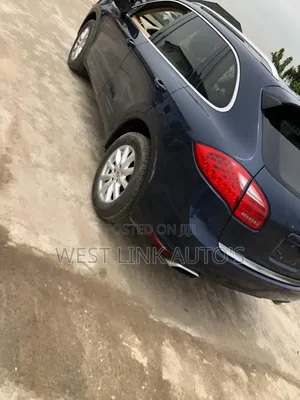Porsche Cayenne 2013 Blue