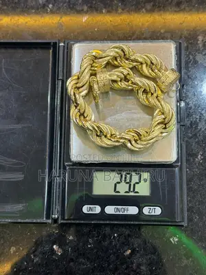 18 Karat Gold Twist Hand Chain