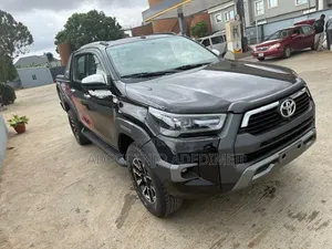 Toyota Hilux Revo Smart Cab Petrol 2.7 RWD 2019 Black