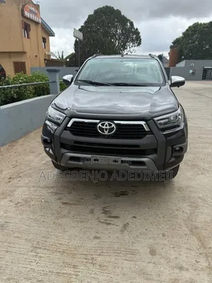 Toyota Hilux Revo Smart Cab Petrol 2.7 RWD 2019 Black