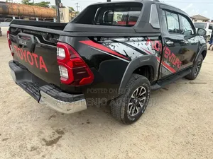 Toyota Hilux Revo Smart Cab Petrol 2.7 RWD 2019 Black