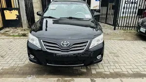 Toyota Camry Base 4dr Sedan (2.5L 4cyl 6M) 2010 Black