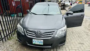 Toyota Camry Base 4dr Sedan (2.5L 4cyl 6M) 2010 Gray