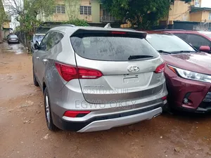 Hyundai Santa Fe SE FWD 2017 Gray