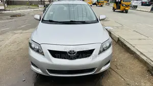 Toyota Corolla LE 4dr Sedan (1.8L 4cyl 4A) 2010 Silver