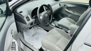 Toyota Corolla LE 4dr Sedan (1.8L 4cyl 4A) 2010 Silver