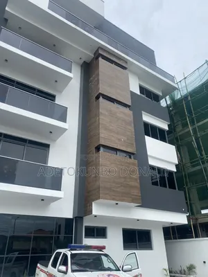 3bdrm Block of Flats in Lekki Ph 1 for rent