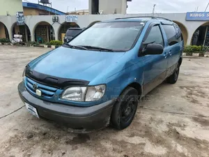 Toyota Sienna LE 2001 Blue