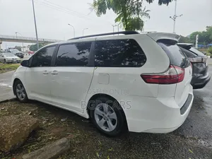 Toyota Sienna 2017 White
