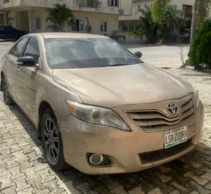 Toyota Camry LE V6 4dr Sedan (3.5L 6cyl 6AM) 2009 Gold